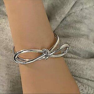 STERLING SILVER BOW KNOT BANGLE BRACELET
